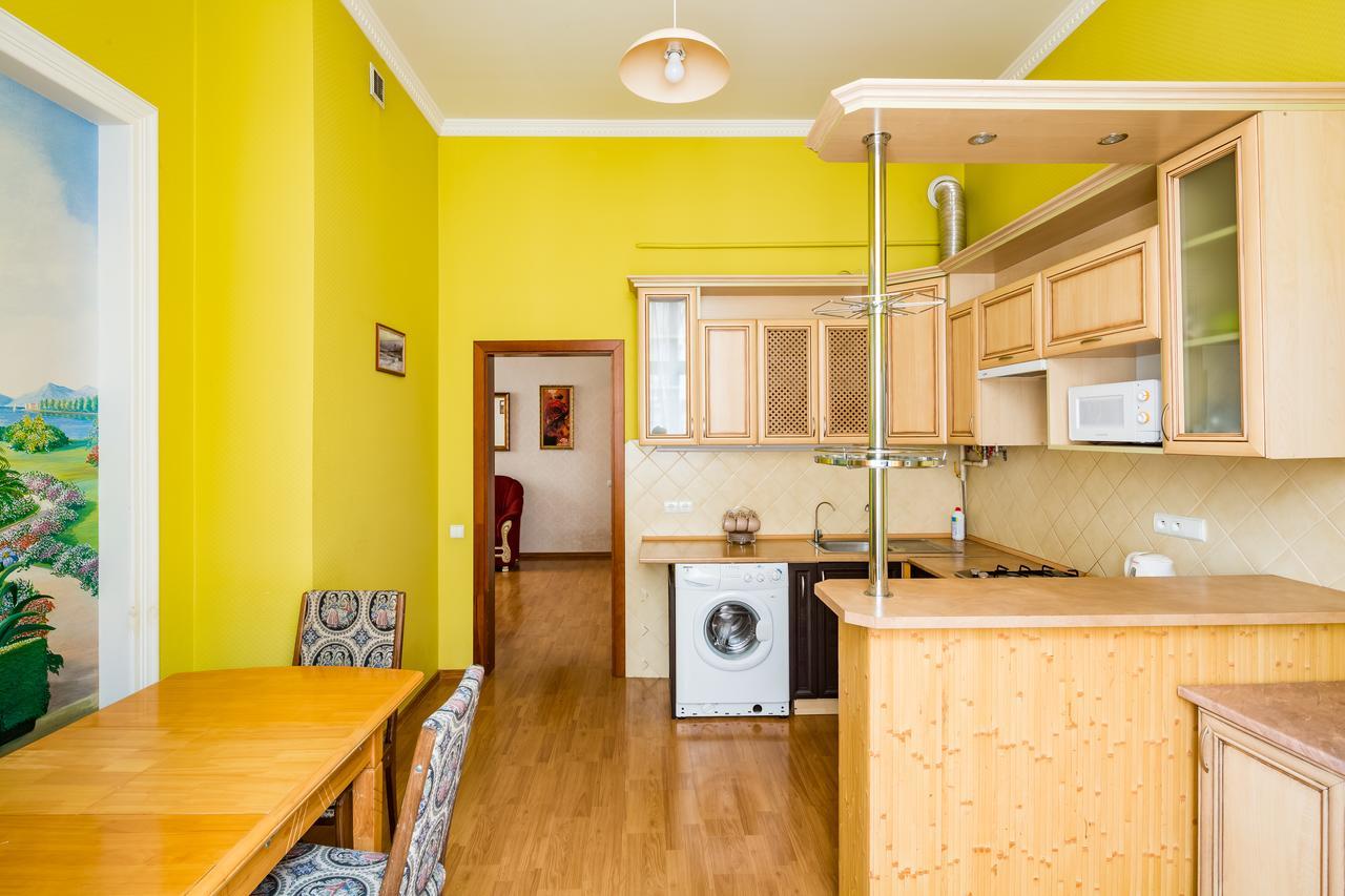 2 Virmens'Ka Apartment Lviv Extérieur photo